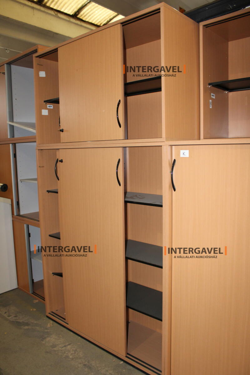 Tolóajtós szekrény 3