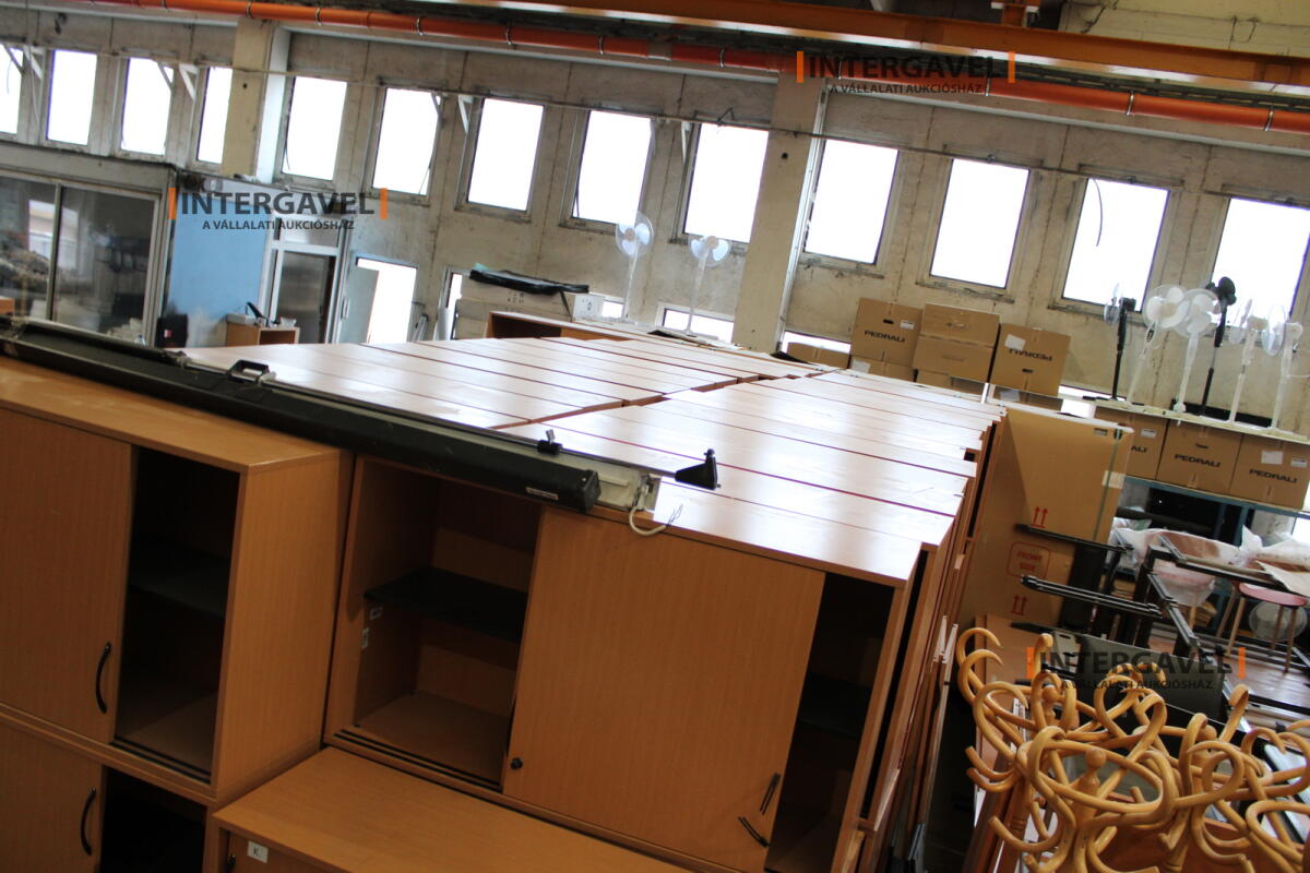 Tolóajtós szekrény 6