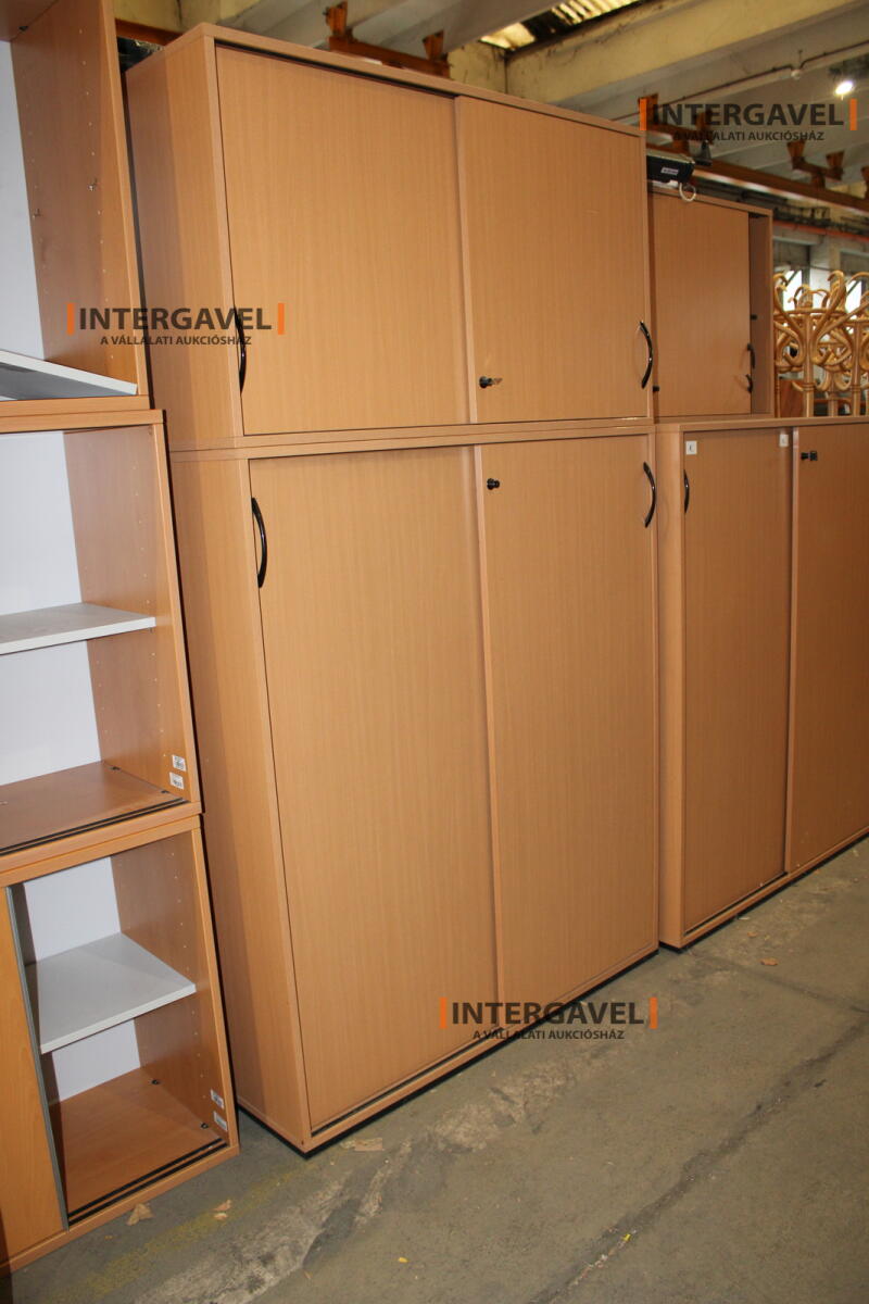 Tolóajtós szekrény 2