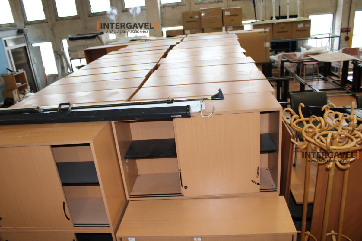 Tolóajtós szekrény 5