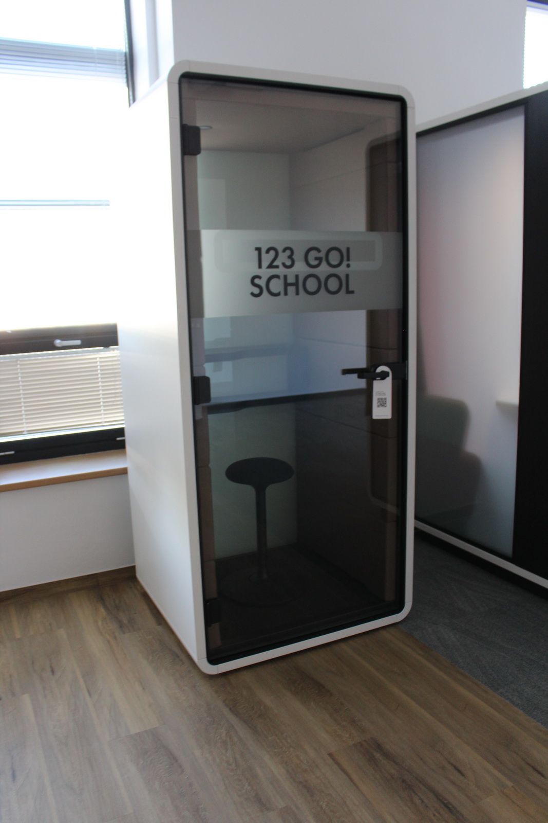 1 fős meeting hub (123 Go! School)