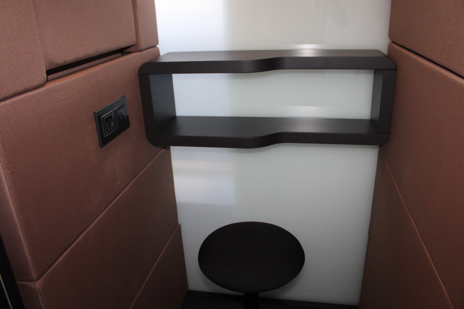 1 fős meeting hub (123 Go! School) 6