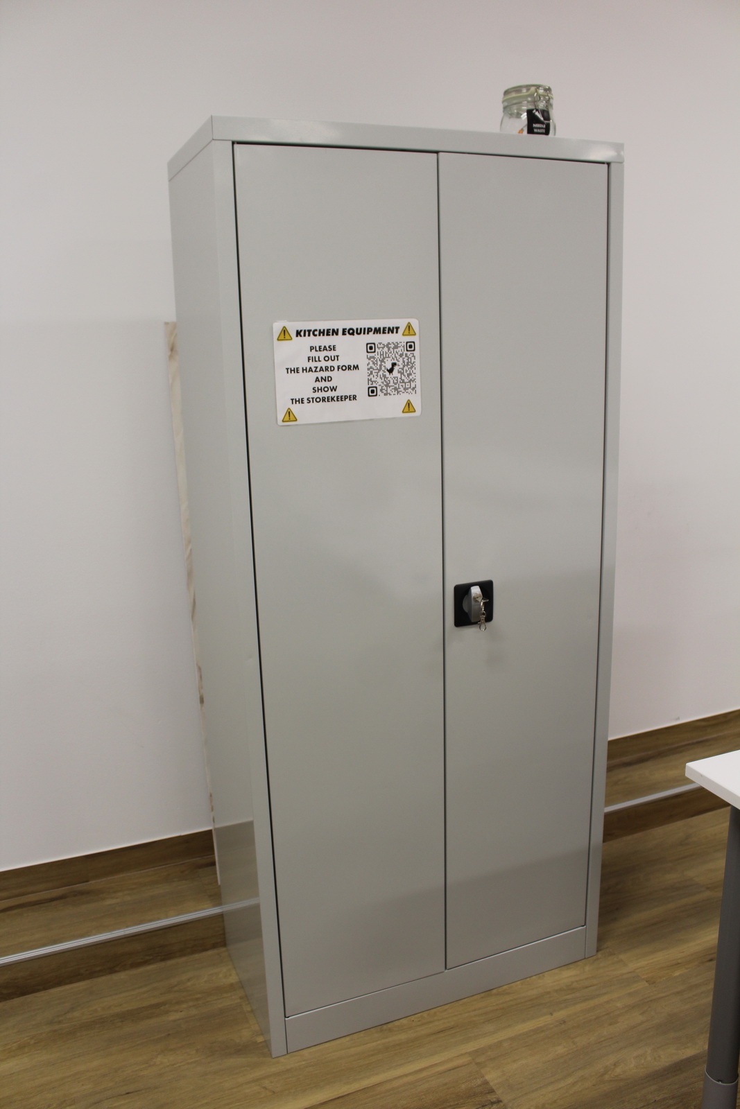 Fém szekrény (szürke) 3