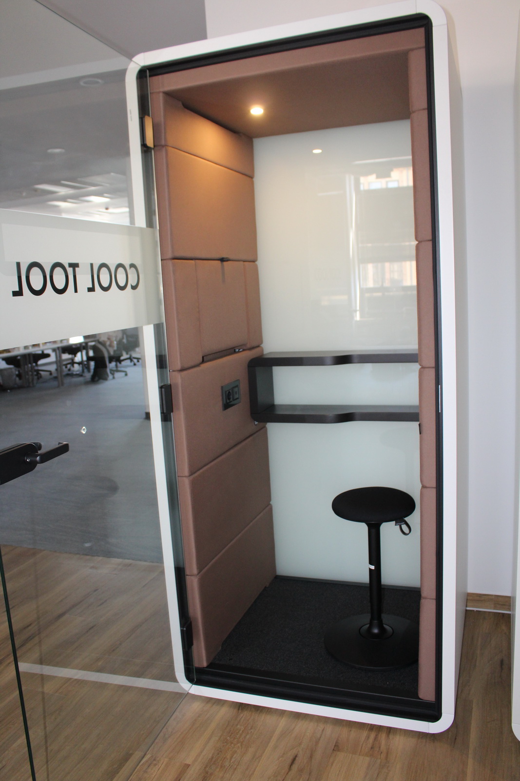 1 fős meeting hub (Cool Tool) 2