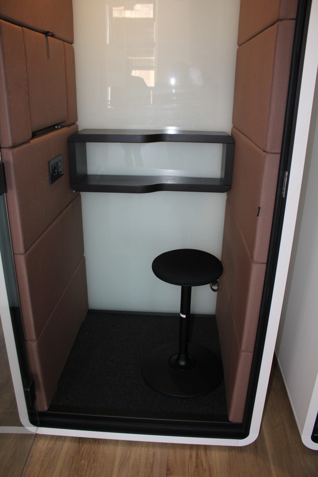 1 fős meeting hub (Cool Tool) 4