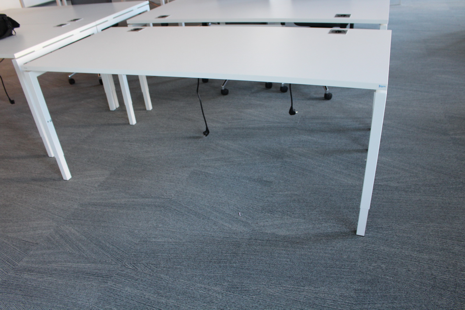 Íróasztal (fehér lábú) 2