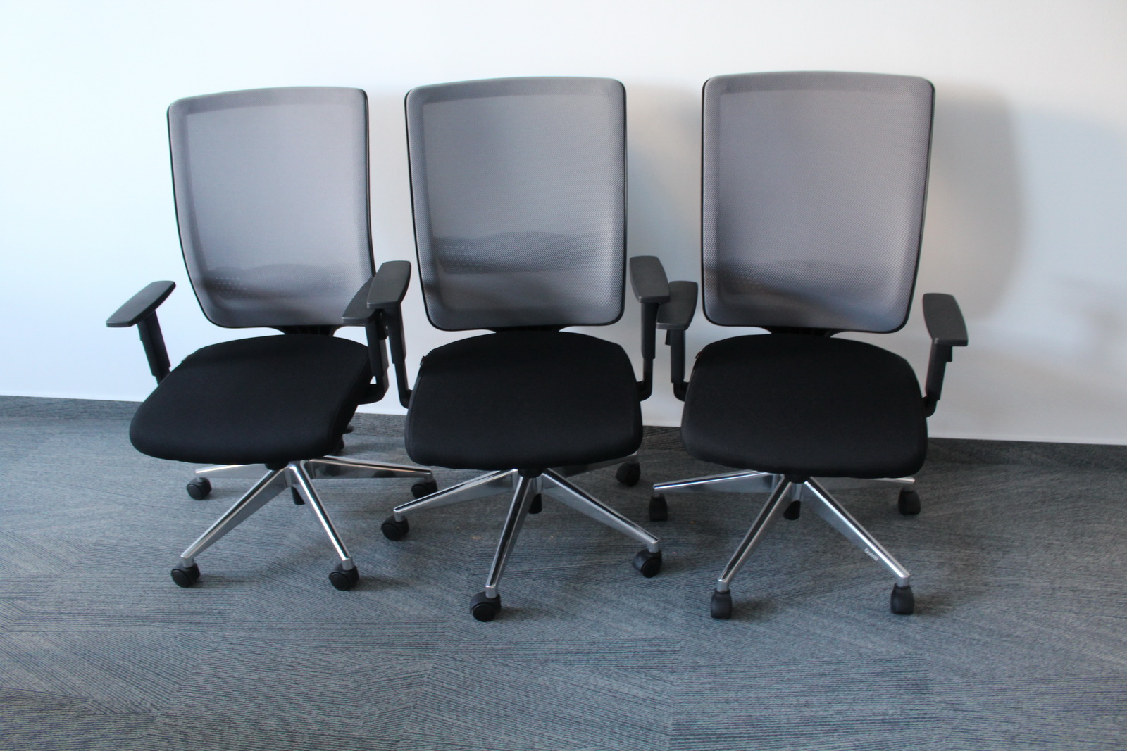 Irodai szék (QUINTI-ezüst lábbal)