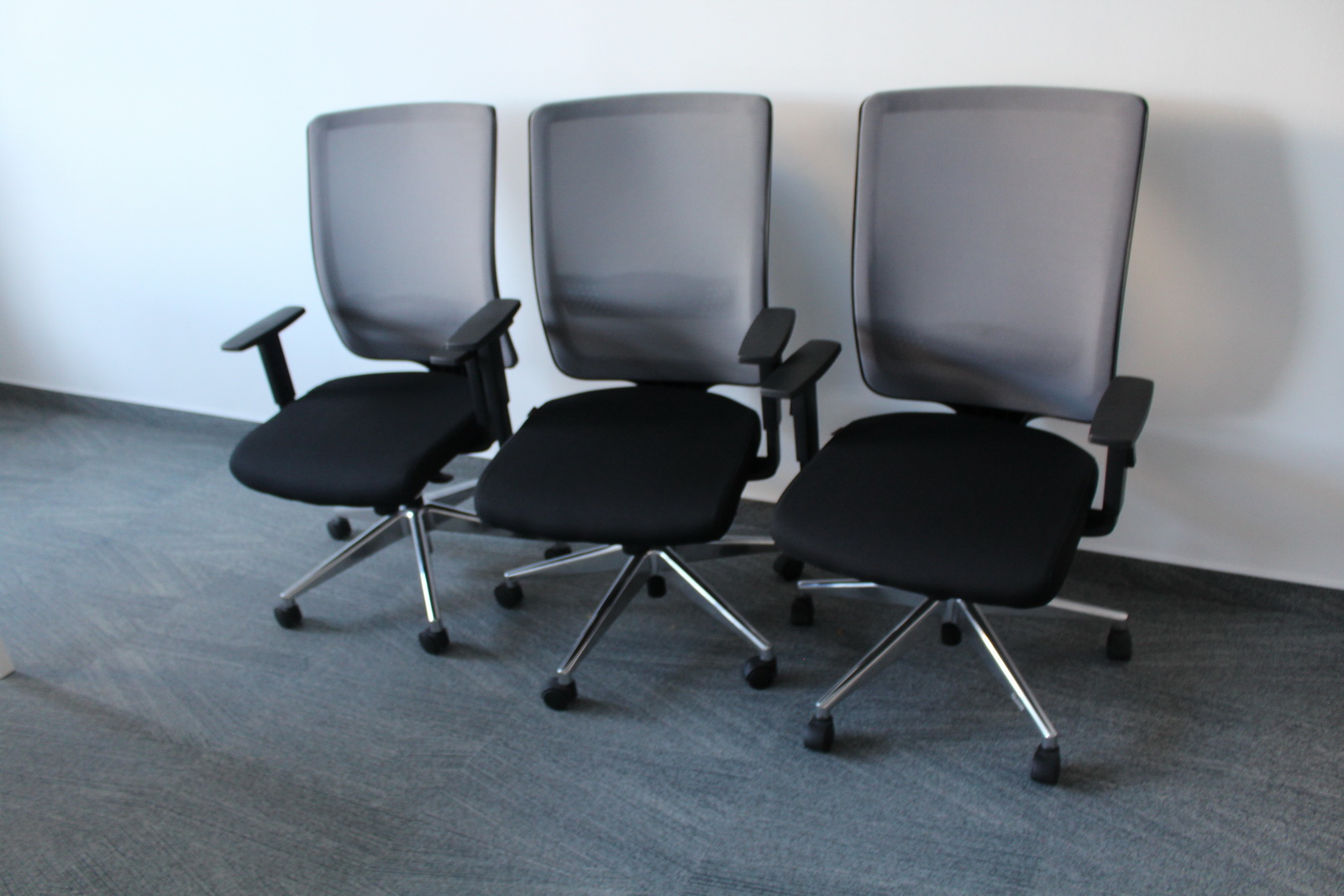 Irodai szék (QUINTI-ezüst lábbal) 2