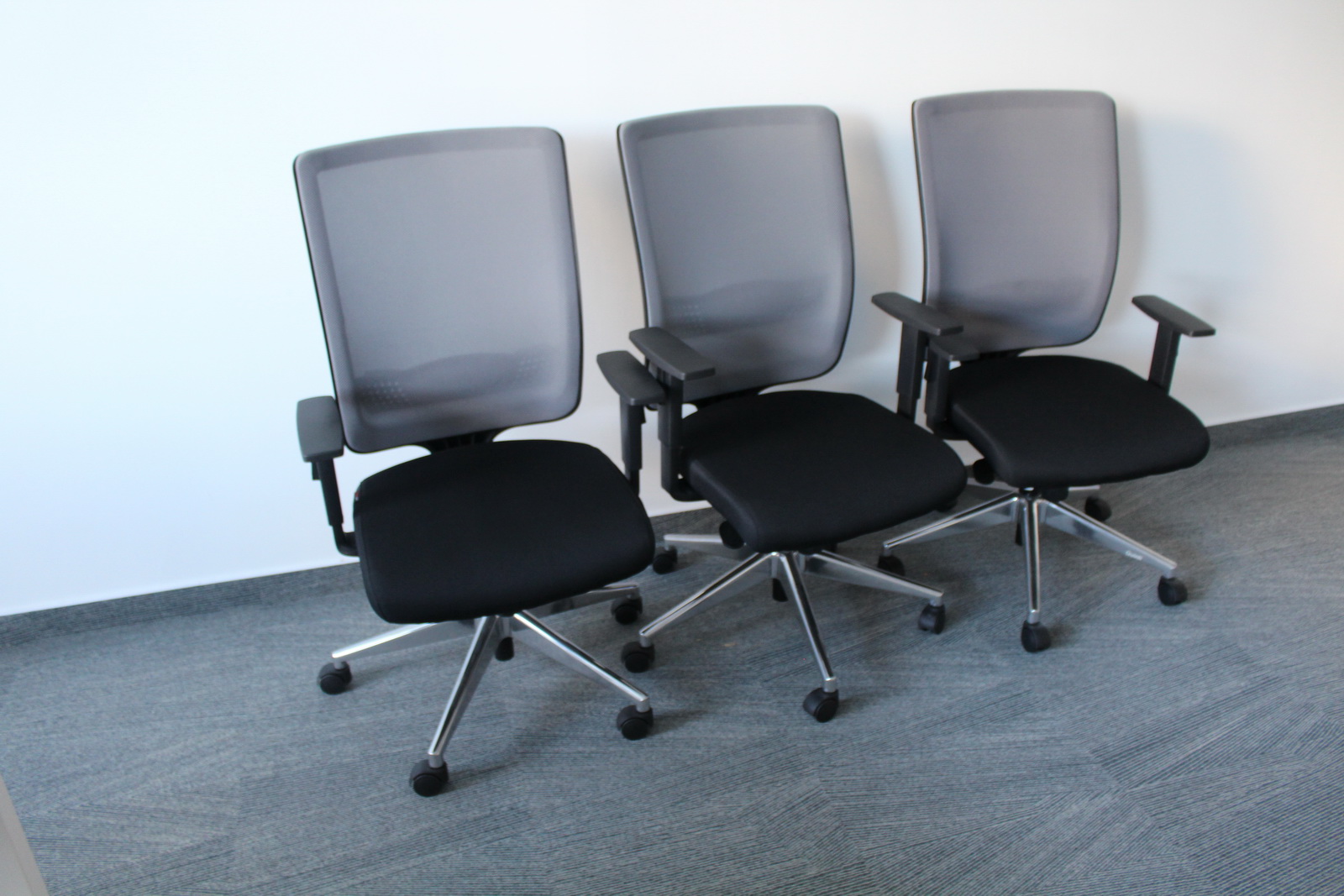 Irodai szék (QUINTI-ezüst lábbal) 3