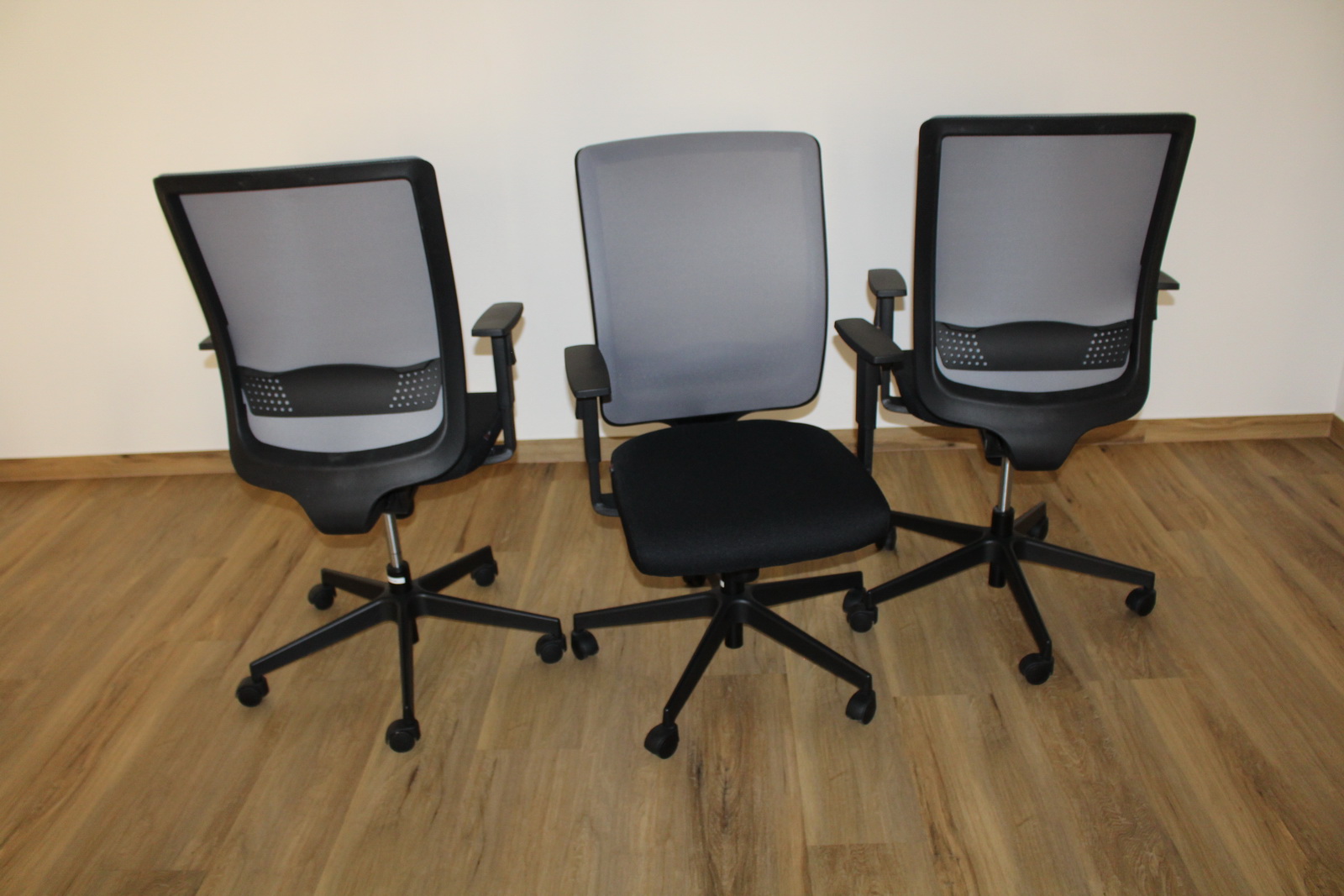 Irodai szék (QUINTI-fekete lábbal) 2