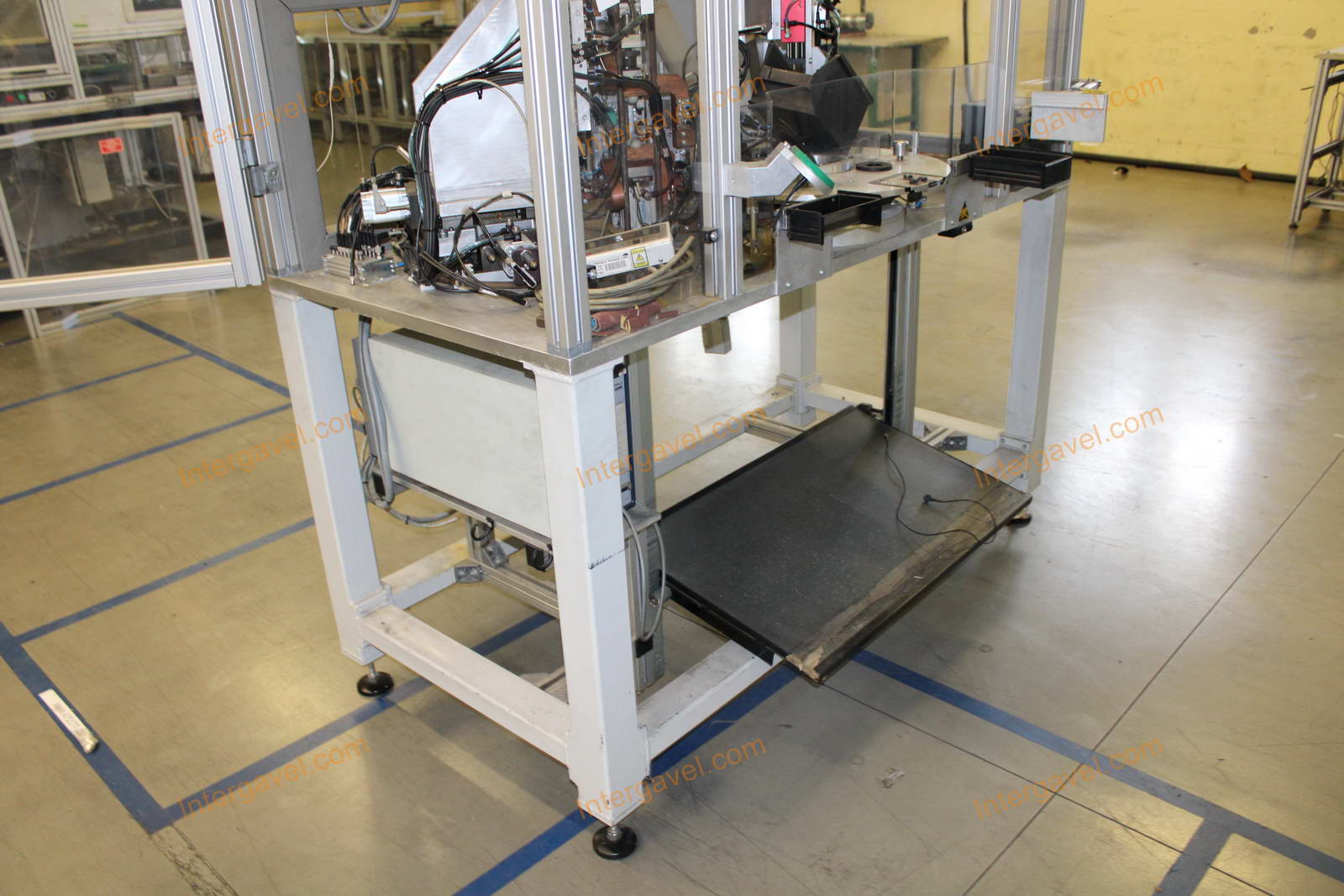 Bontott szerelő munkahely 17