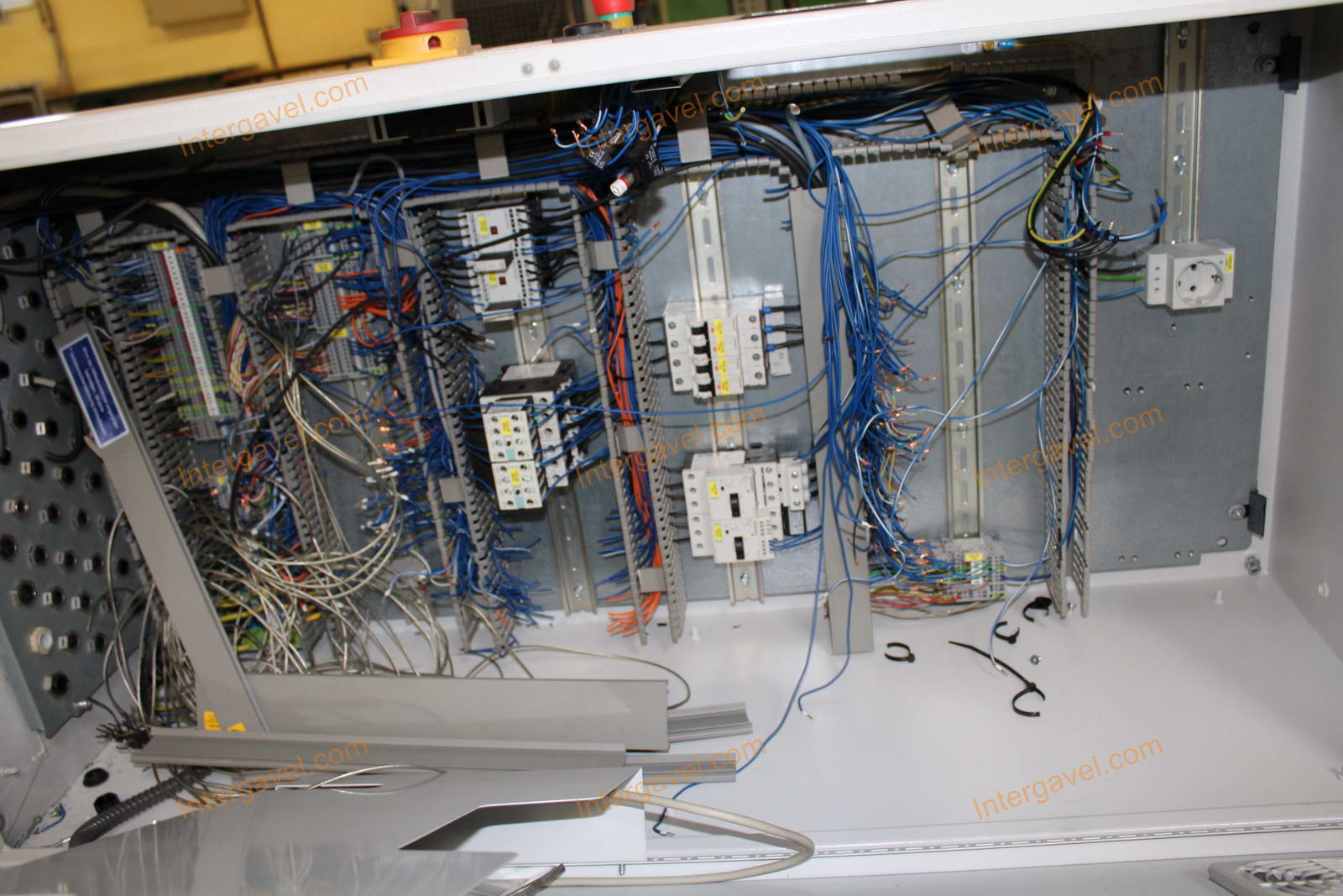 Bontott kapcsolószekrény 7