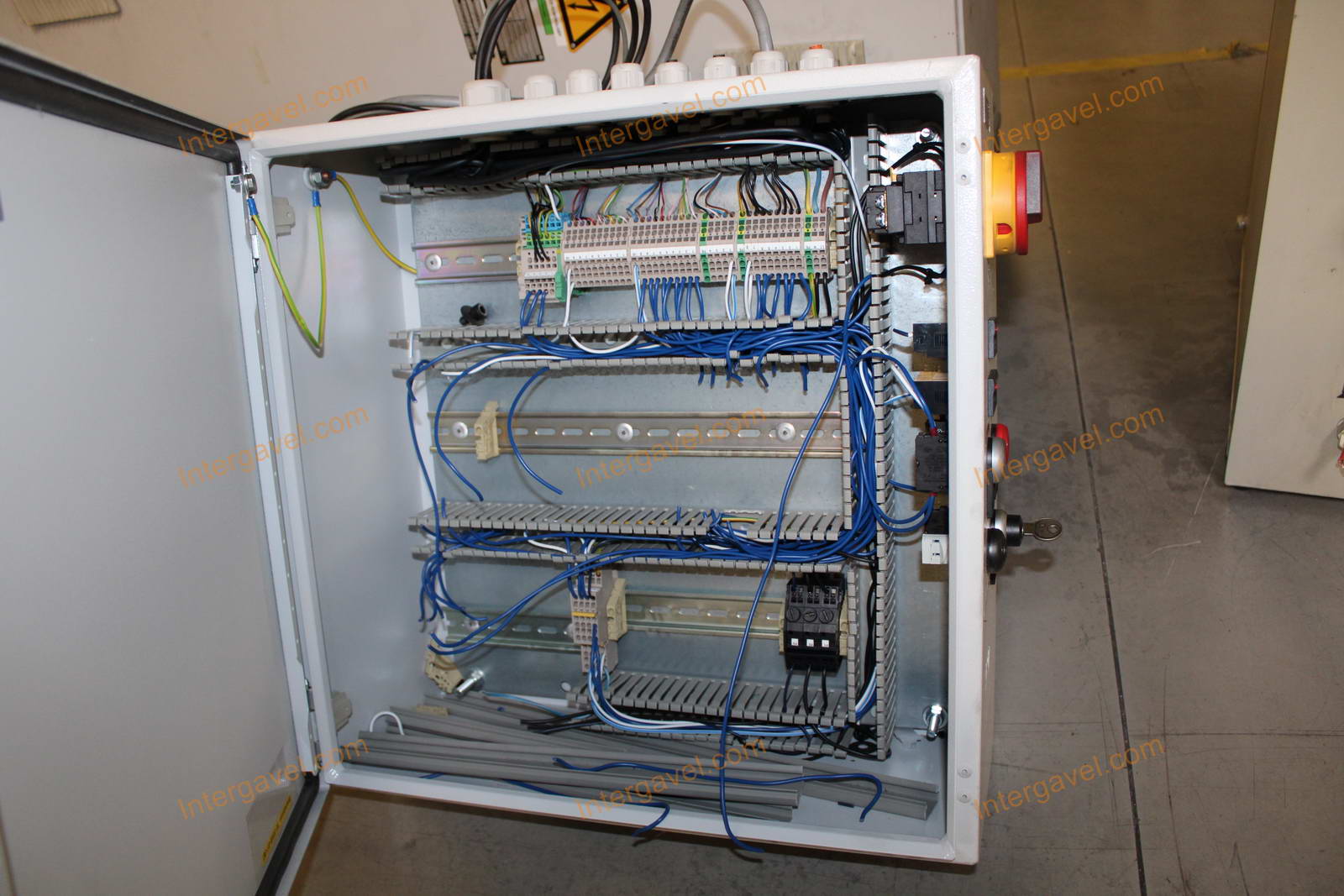 Bontott kapcsolószekrény 11