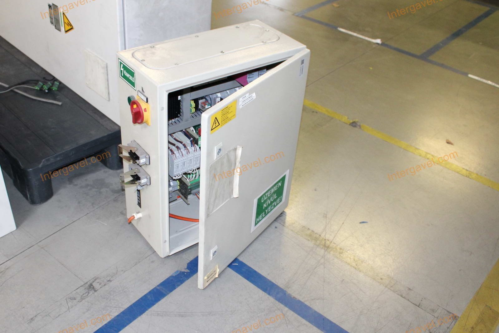 Bontott kapcsolószekrény 15