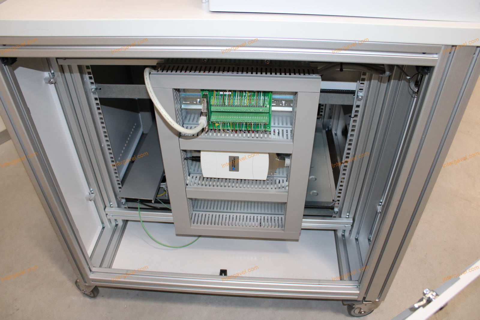 Bontott teszt szekrény 25