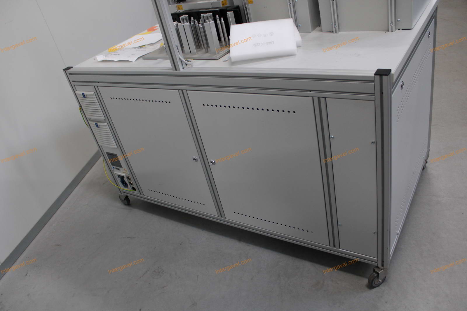 Bontott teszt szekrény 26