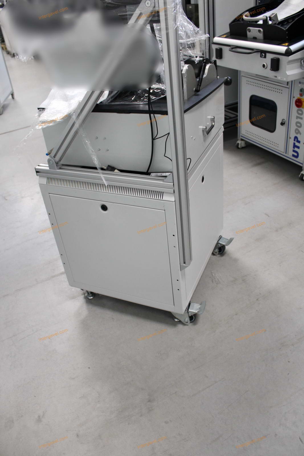 Bontott teszt szekrény 4