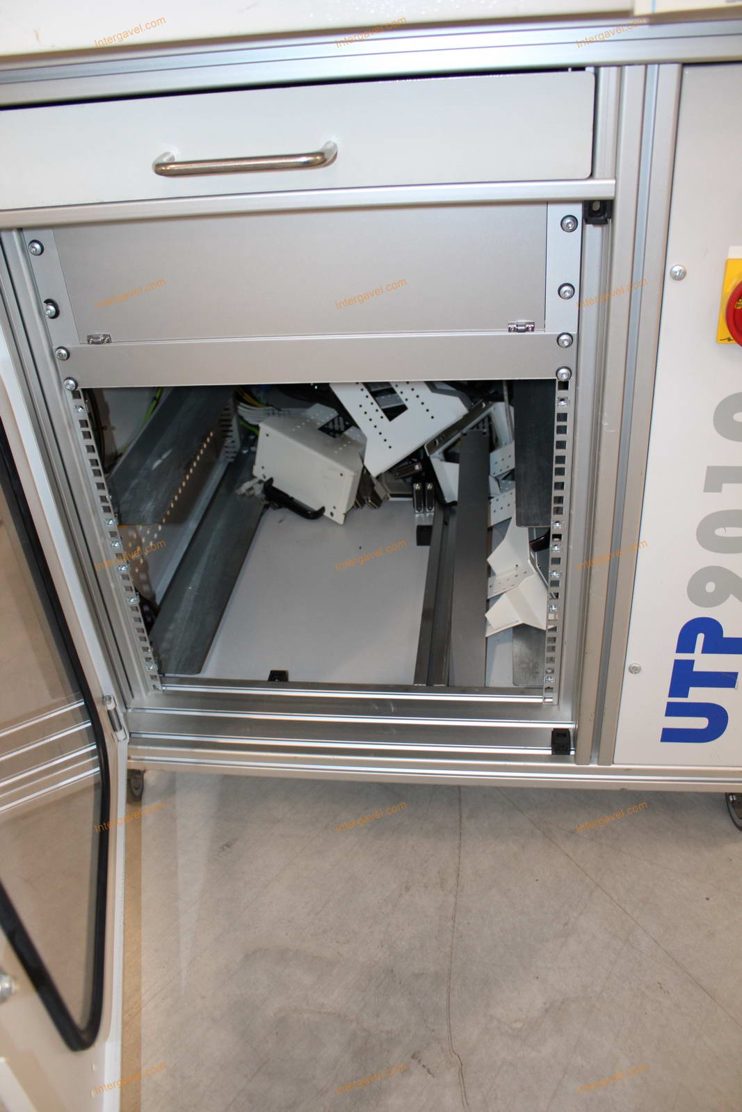 Bontott teszt szekrény 12