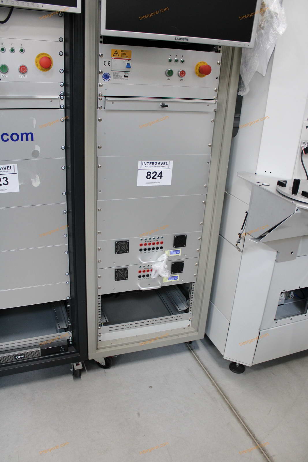 Bontott teszt szekrény 2