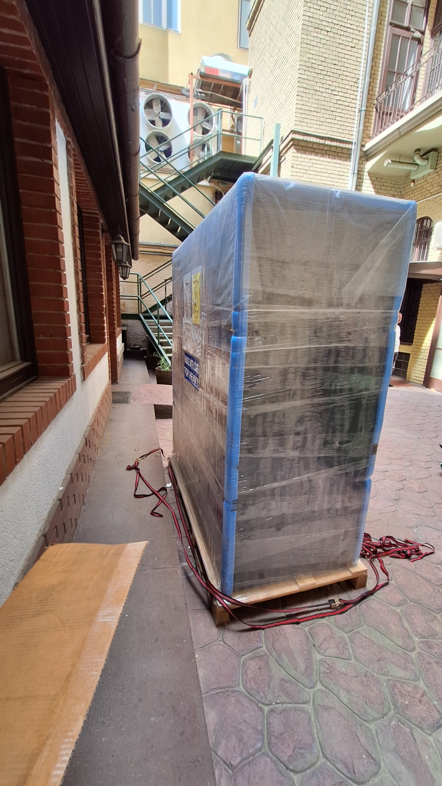 Klímaszekrény két kondenzátorral 7