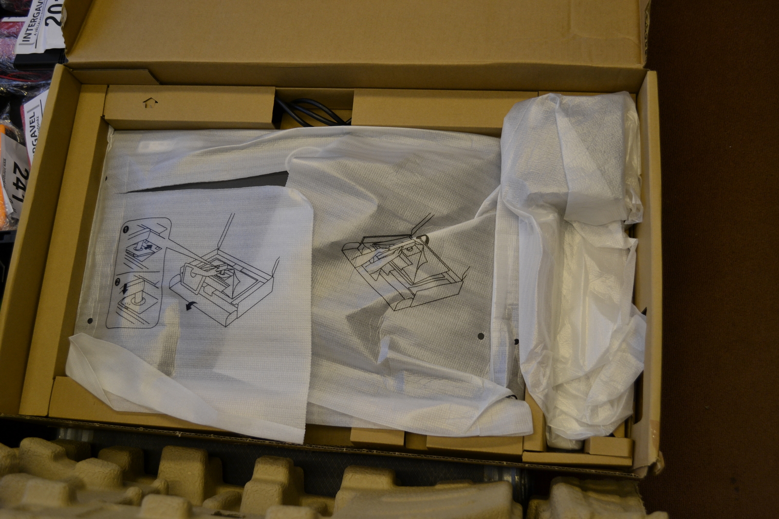 Dell monitor (P2422Hc) 2