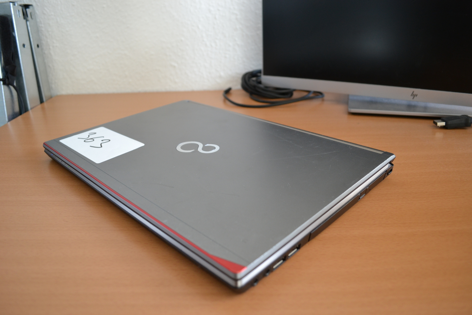 Fujitsu Lifebook E744 - Laptop 3