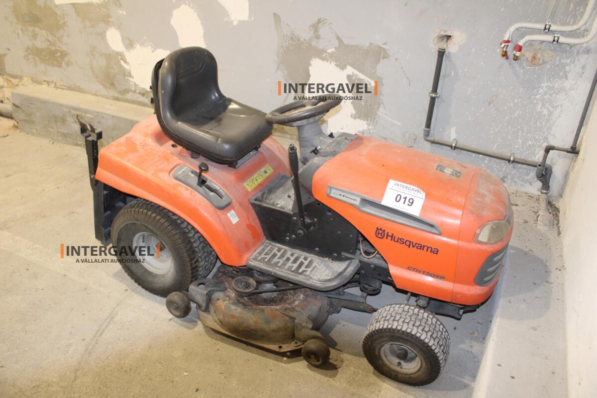 Fűnyíró traktor - Husqvarna 3