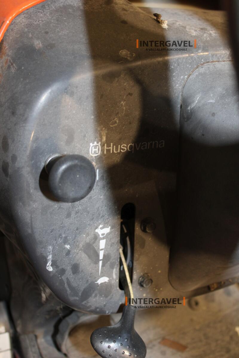 Fűnyíró traktor - Husqvarna 12