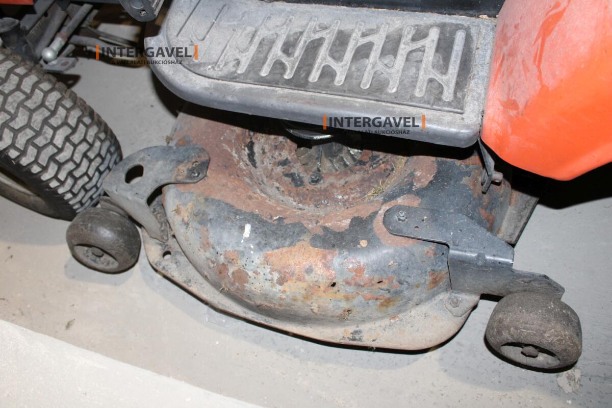 Fűnyíró traktor - Husqvarna 14