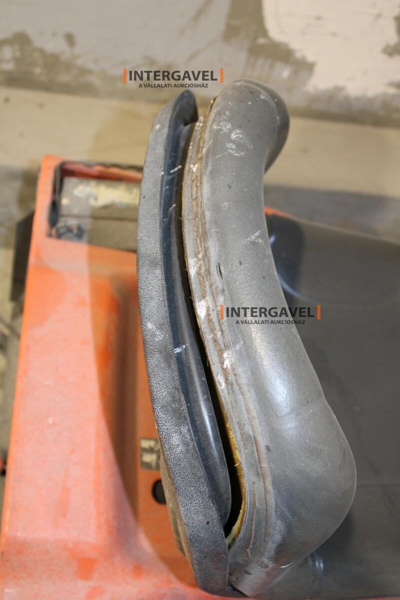 Fűnyíró traktor - Husqvarna 17