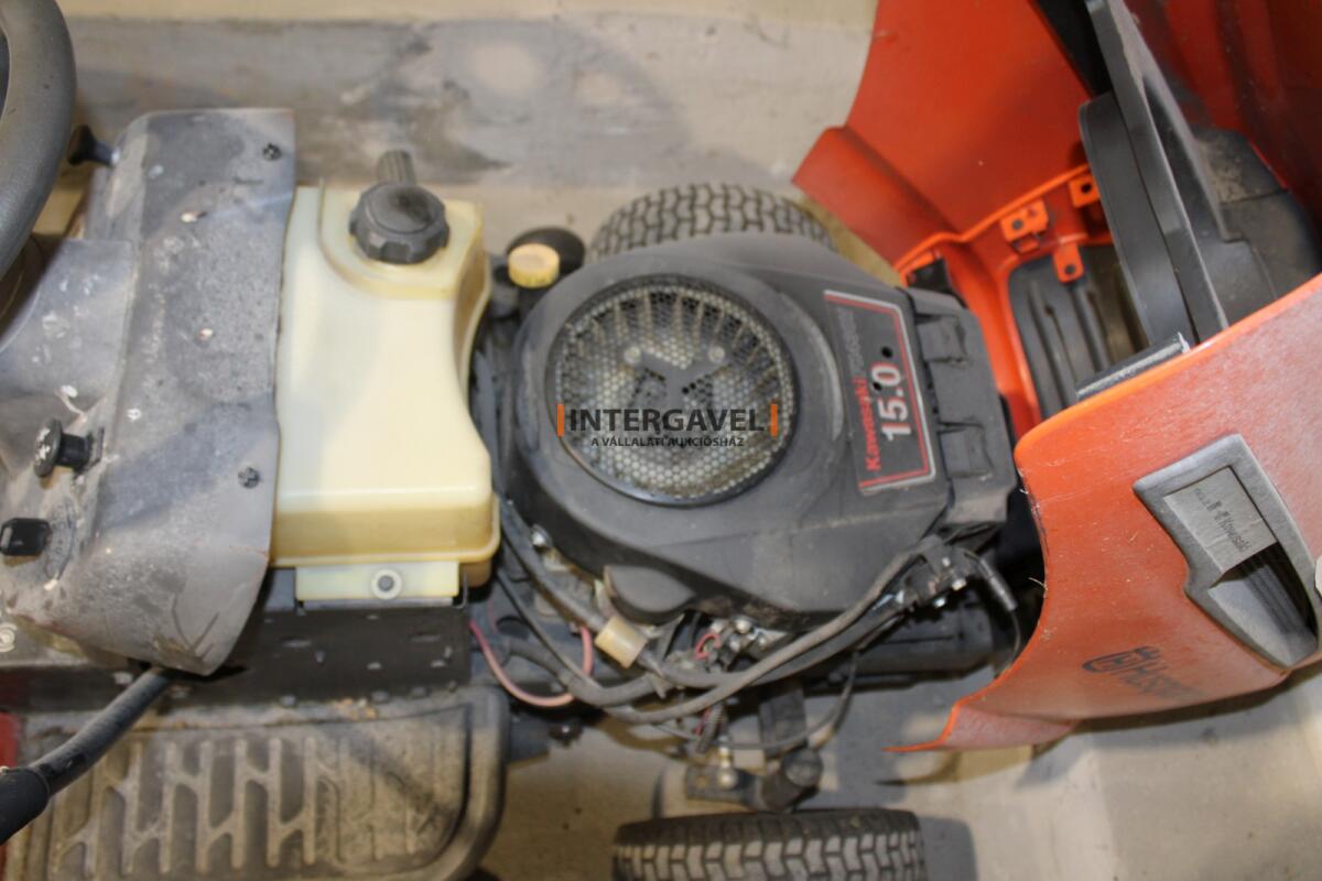 Fűnyíró traktor - Husqvarna 19