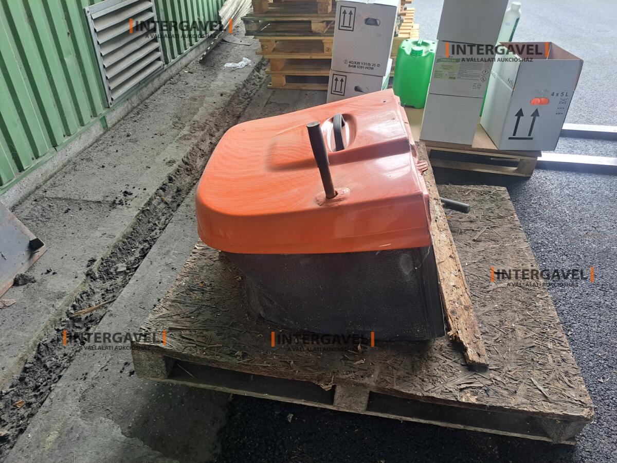 Fűnyíró traktor - Husqvarna 22