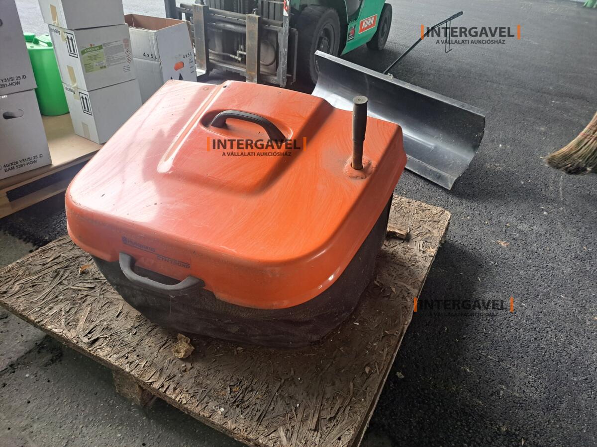 Fűnyíró traktor - Husqvarna 23