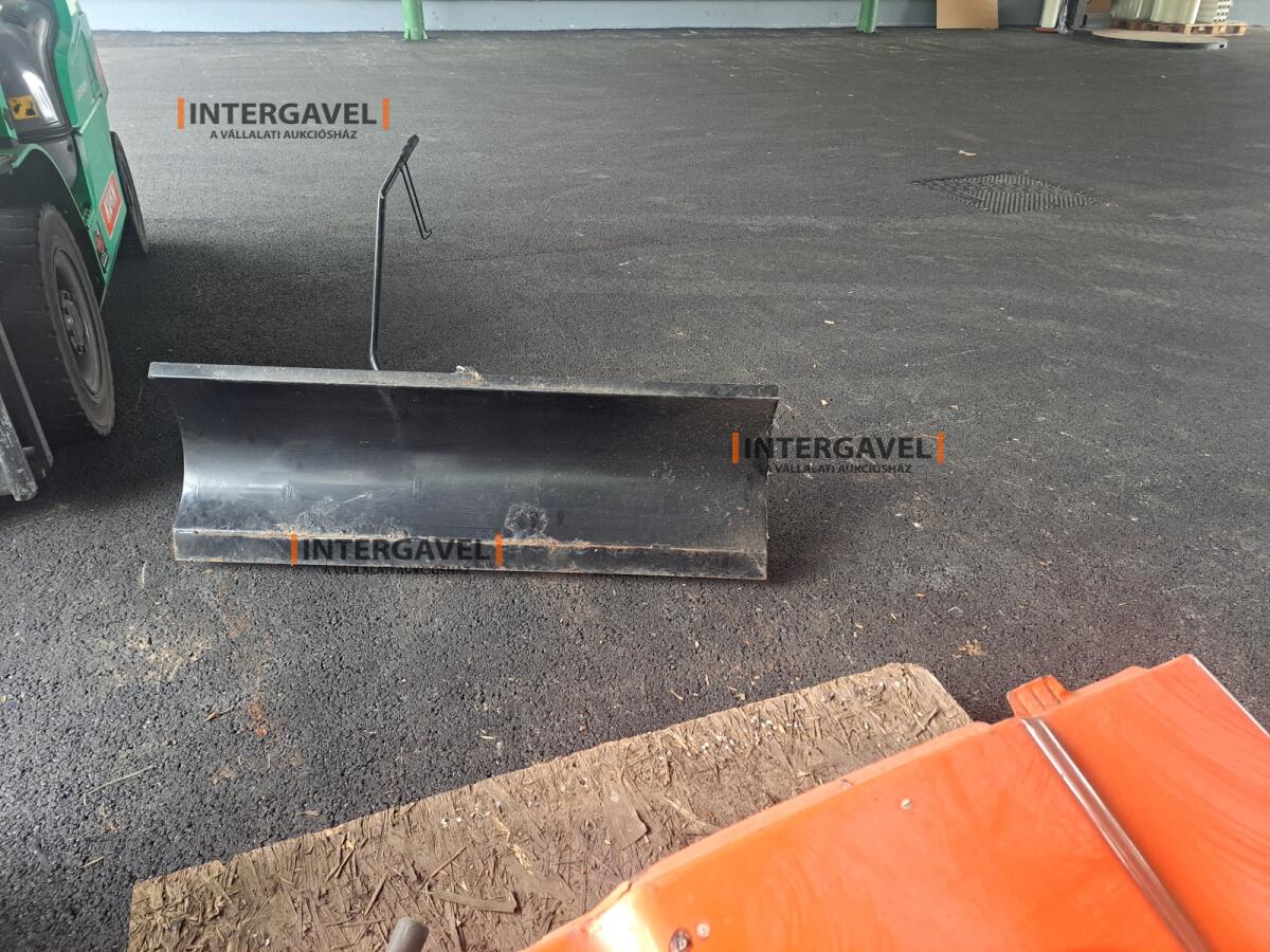 Fűnyíró traktor - Husqvarna 24