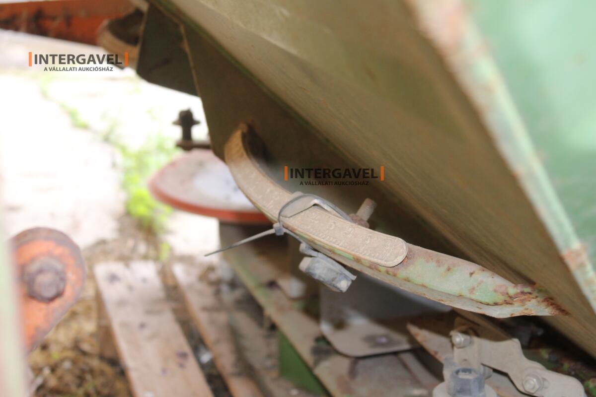 Műtrágyaszóró - Amazone 8