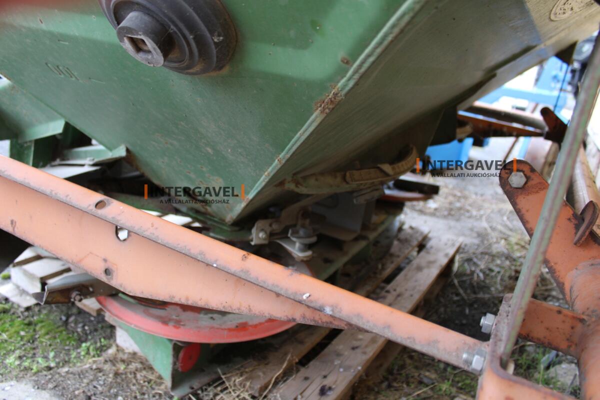 Műtrágyaszóró - Amazone 18