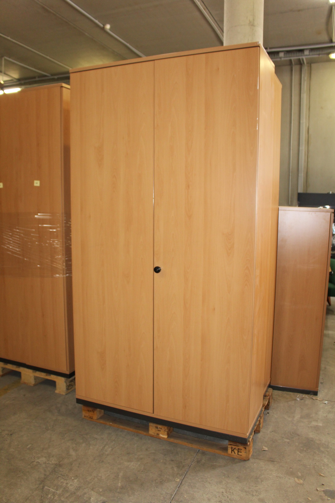 Polcos és akasztós szekrény