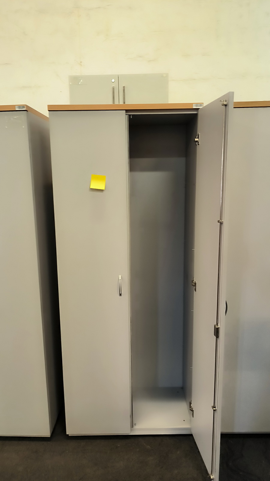 Szekrény (szürke) 2