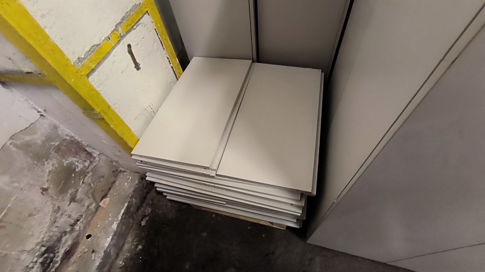 Szekrény (szürke) 4