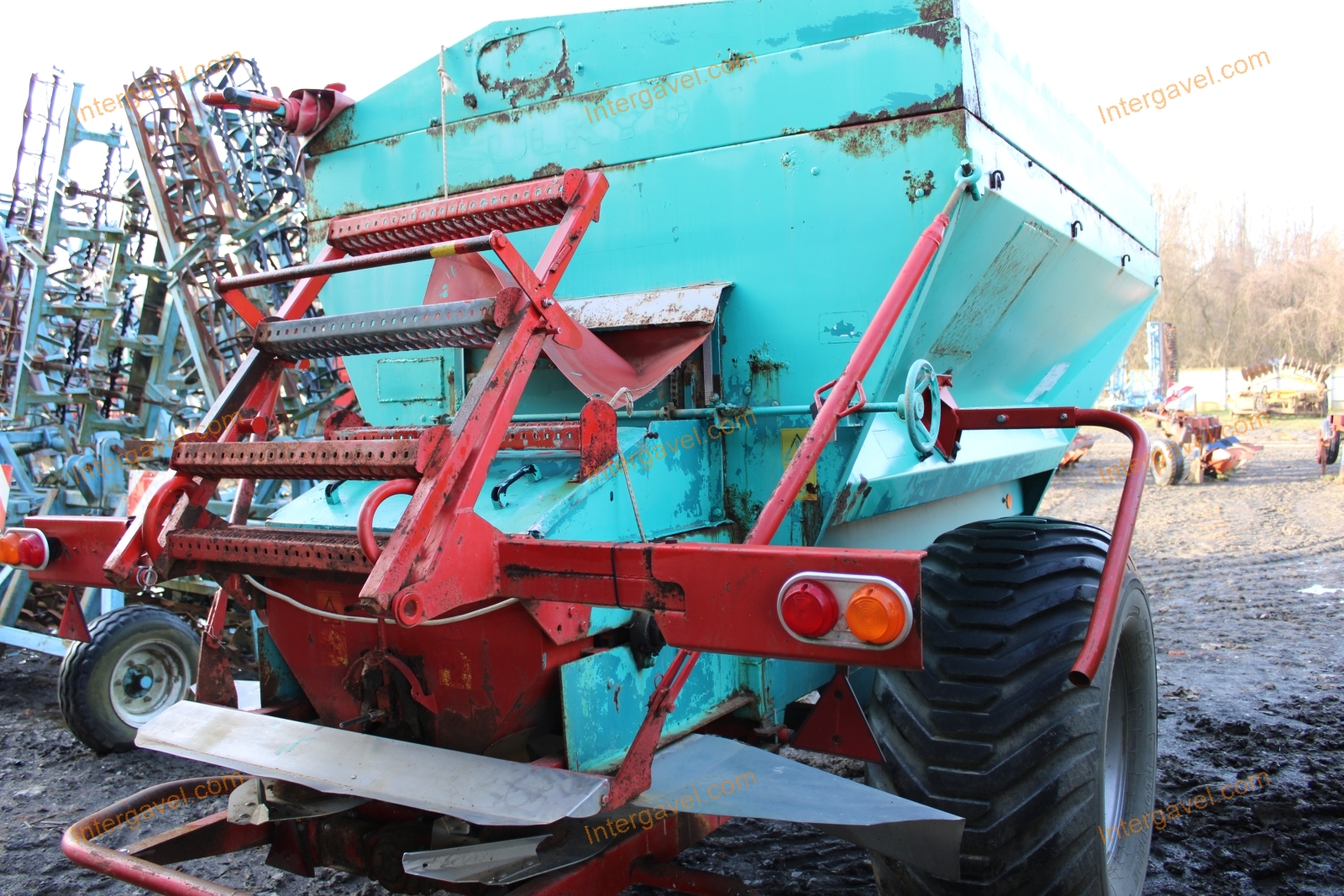 Műtrágyaszóró 11