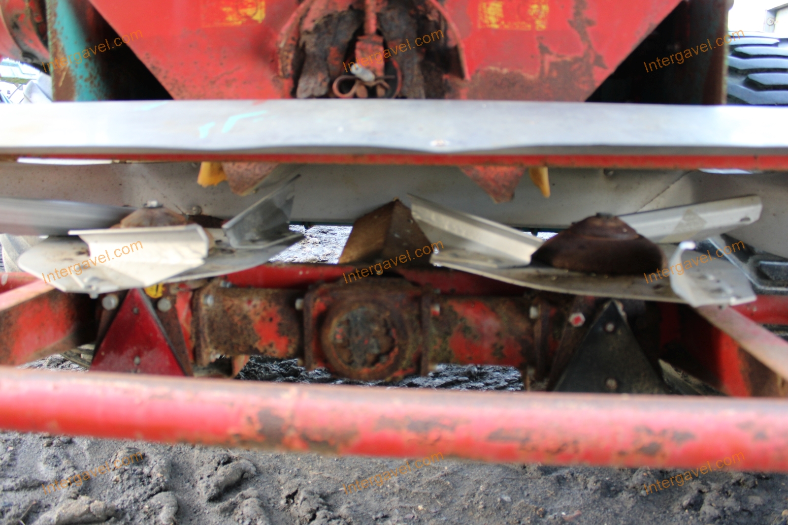 Műtrágyaszóró 13