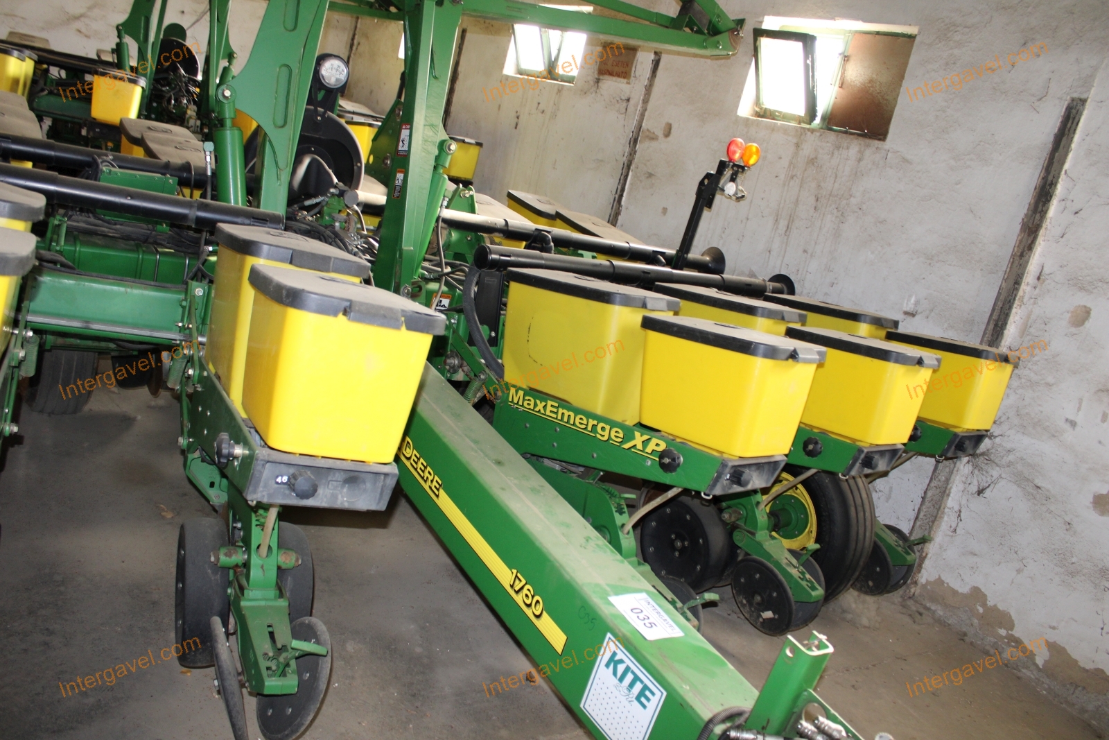 Szemenkénti vetőgép - John Deere, 1760 2