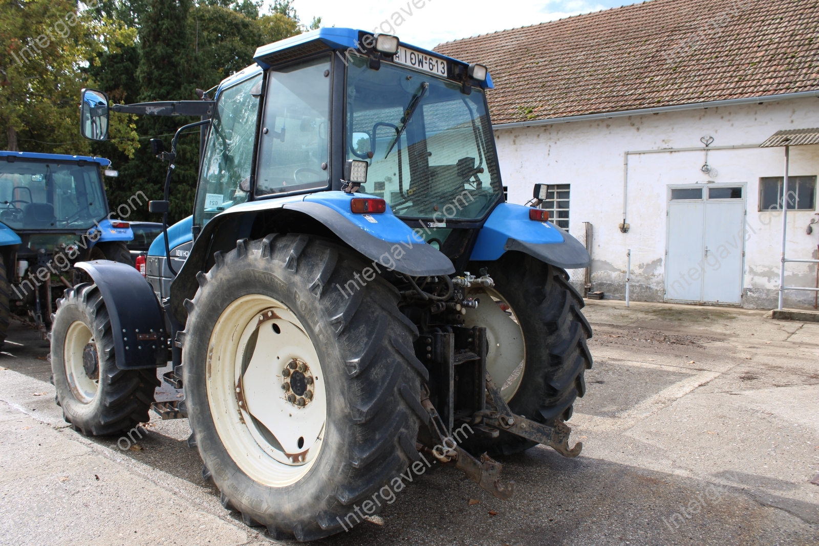 New Holland traktor 8