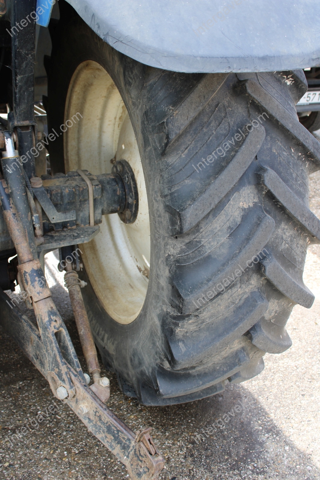 New Holland traktor 12