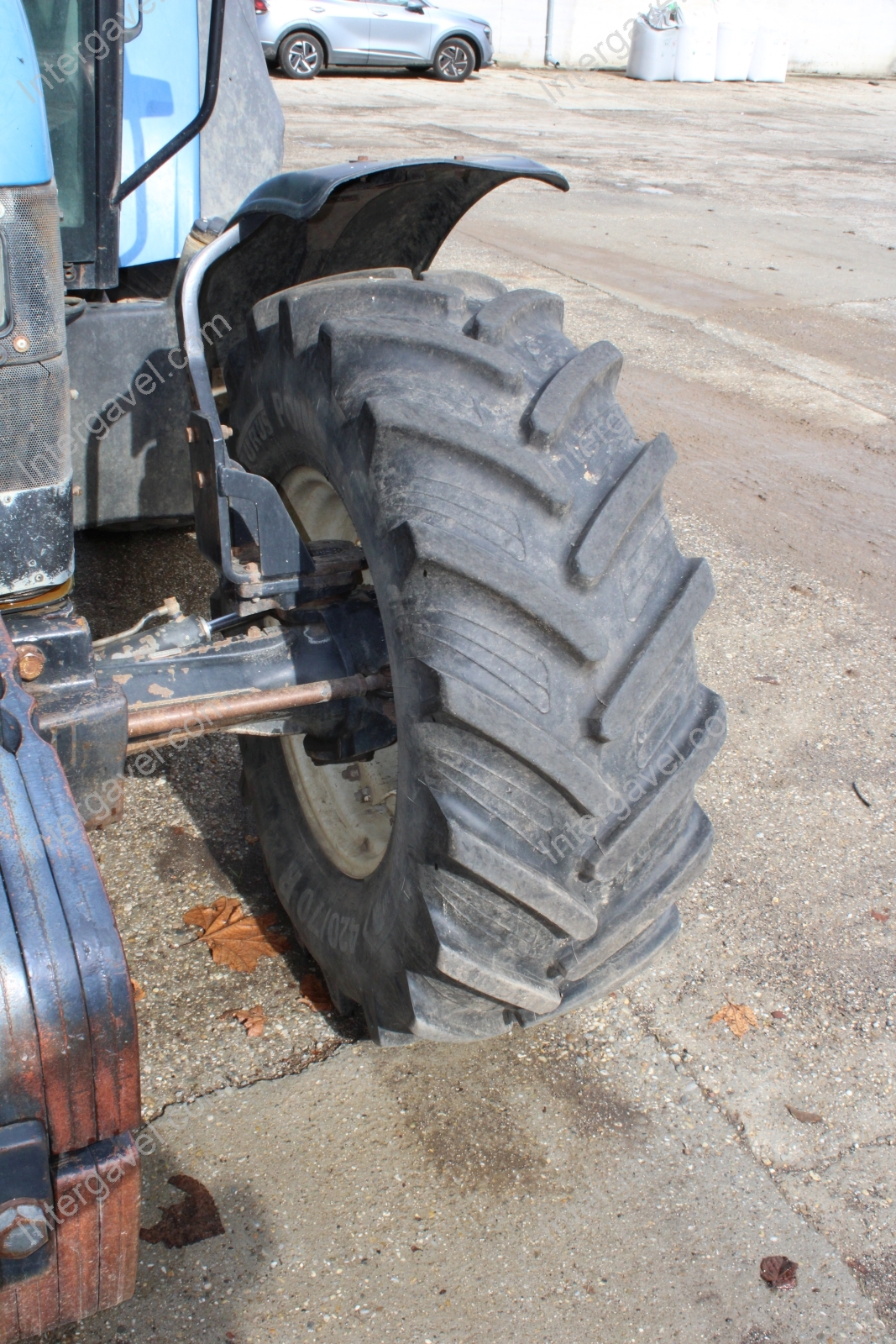 New Holland traktor 13