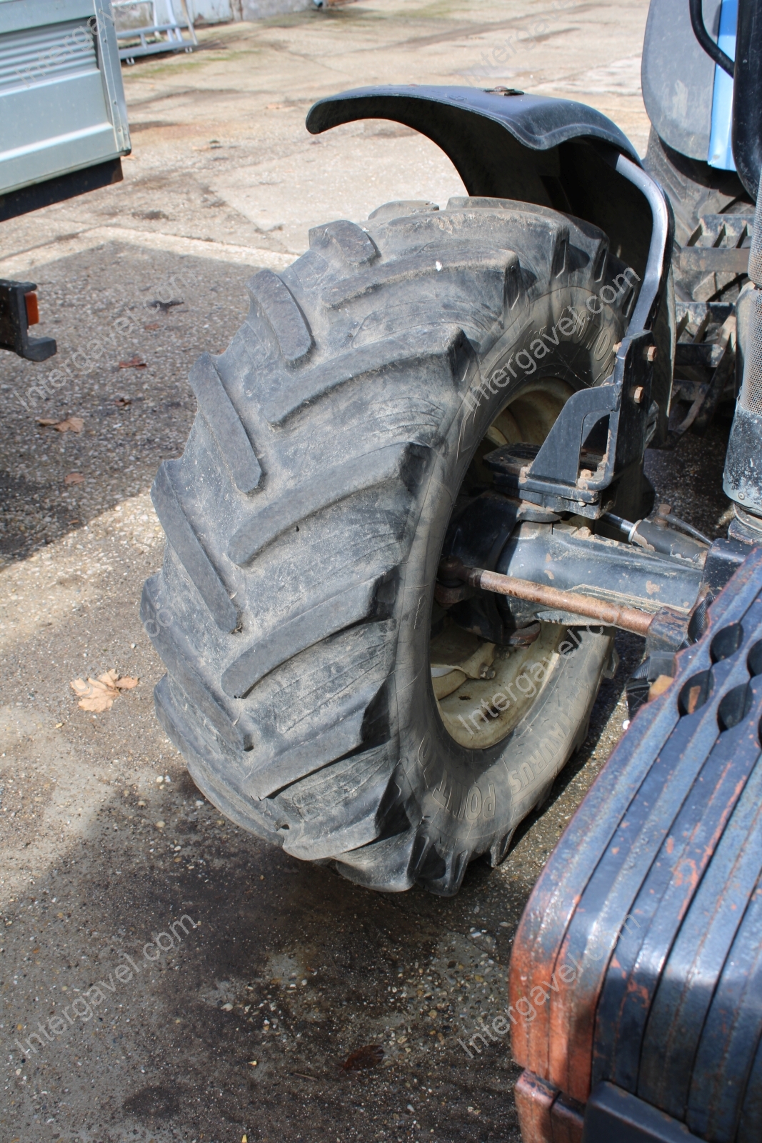 New Holland traktor 14