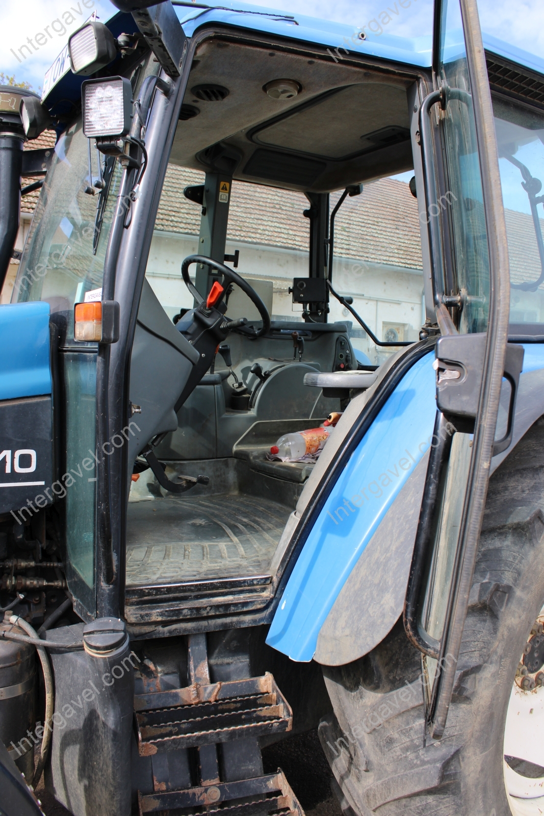 New Holland traktor 15