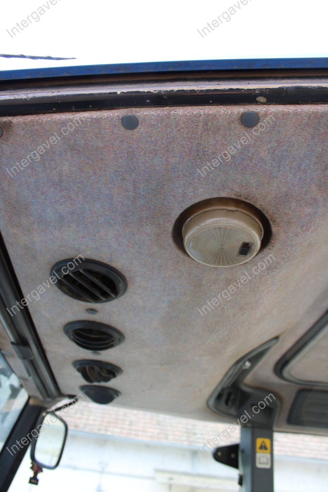 New Holland traktor 17