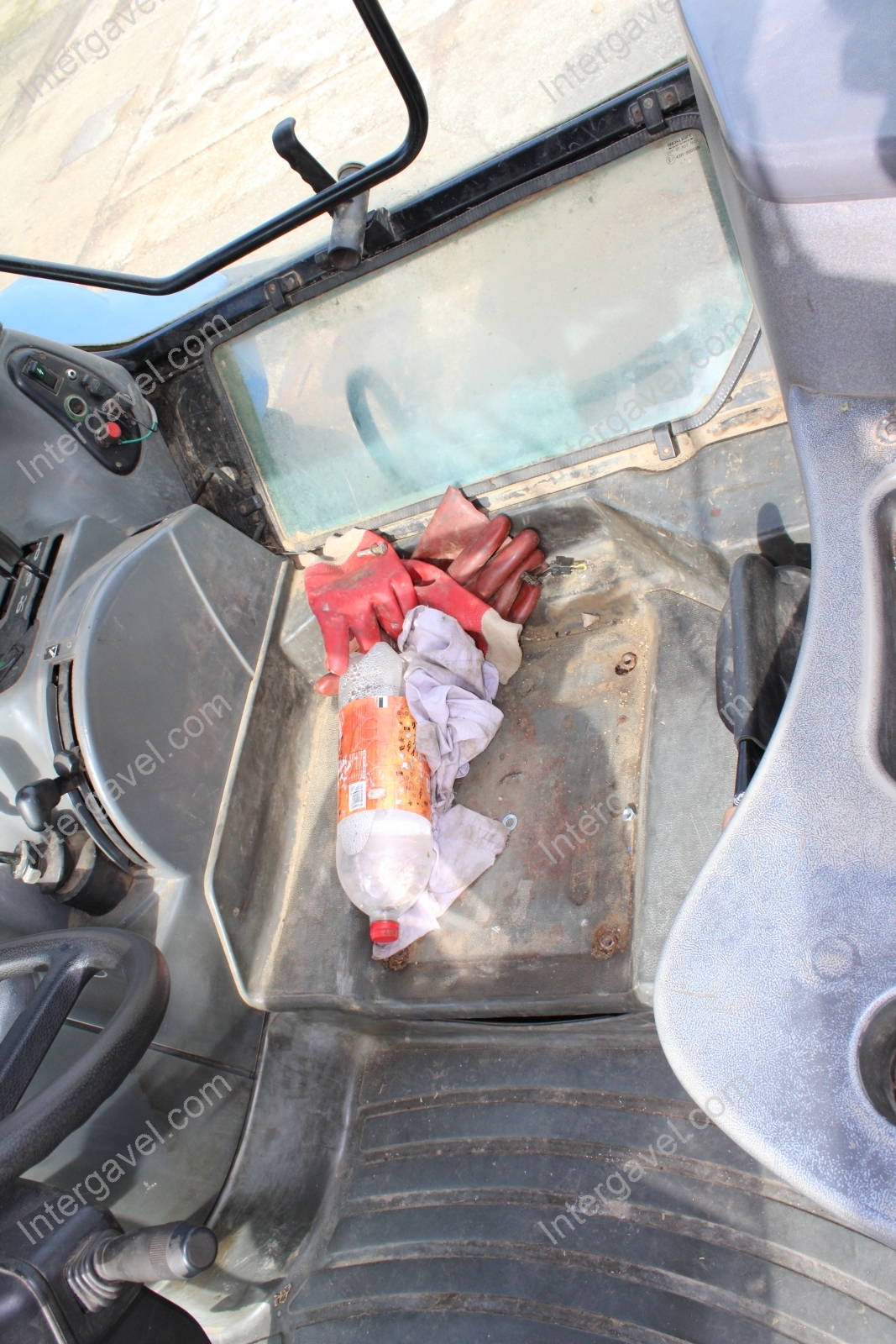 New Holland traktor 20