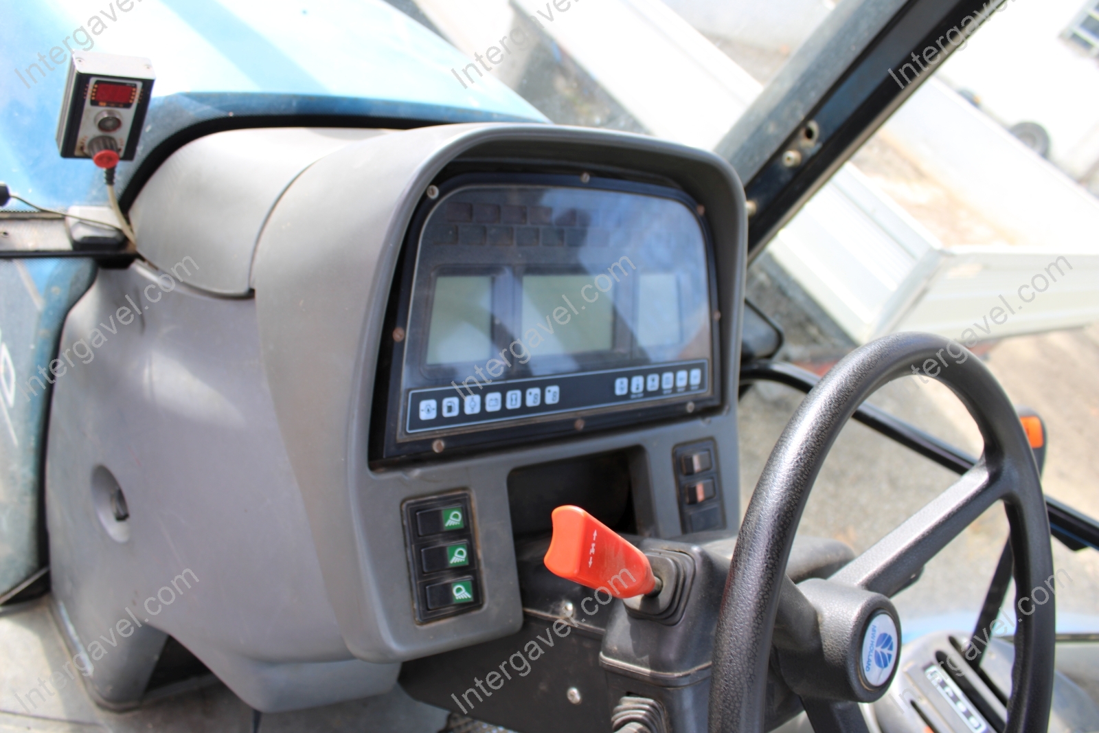 New Holland traktor 21